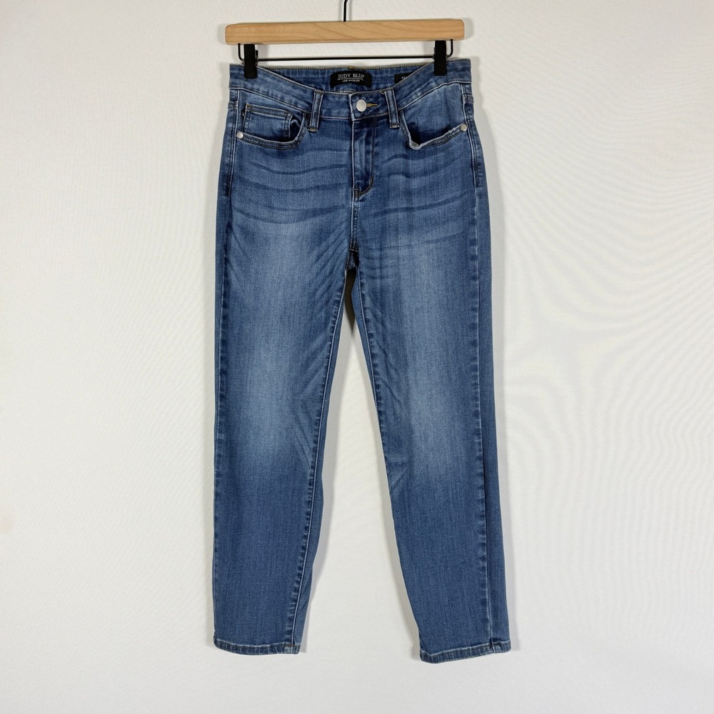 Judy Blue Straight Leg Jeans in Medium Blue Wash